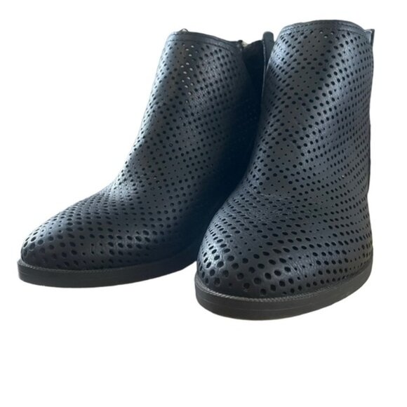 Steve Madden Boots 7 Shoe Black Booties Chunky Heel Shoes Spring Footwear Boot 7 - Picture 3 of 14